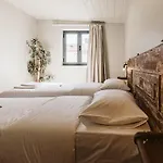 Naga Laut Surf Villa