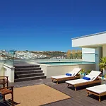 Casa Da Bandeira -Perfect Location-Beach Front- Rooftop Pool