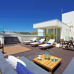 Casa Da Bandeira -Perfect Location-Beach Front- Rooftop Pool