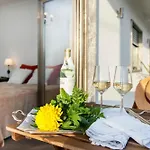 Beachouse - Surf, Bed & Breakfast