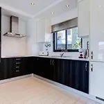 One Bedroom Apartment In Albur Village 1R