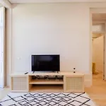 Boutique Rentals- Art & Charm Apt W/ Balcony & Garage