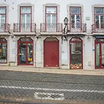 LovelyStay - Distinctive&Unique Apartment next to Sé Cathedral of Lisbon - 5 min to Chiado