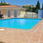 Apartamento piscina 5 minutos praia