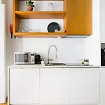 Charming & Modern Flat Close To Time Out Market
