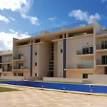 Modern 3 Bedroom Pool View.