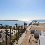 Behappy Top Floor Sunny Balcony With Relaxing Lounge
