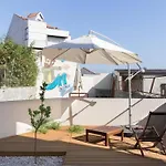 Brito Capelo Apartment
