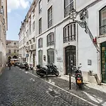 Beautiful And Stylish 5Br In The Heart Of Chiado