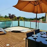 Amazing Apartment w/ Private Terrace! 5min to Praia do Alemão!