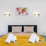 Laranjas & Beach Dream Lodging