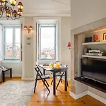 Bright Tailor Made Apartment By The Castle