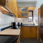 Host Wise - Lovely & Cozy House - Prime Location
