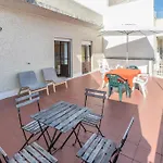 Houze_Apartment W/ Terrace, Perfect For Surfers!