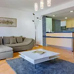 Magnificent 2Bdr Apartment W/ Ac & Pool - 2Min From Beach - By Lovelystay