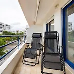 Apartamento com vista mar e piscina