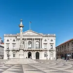 Chiado Apartment With View To The Castle