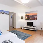 Alfama Apartments & Studios