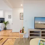 Spacious Fresh Flat W/ Terrace - Near Sea