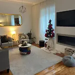 La Petit Maison