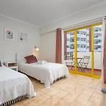Sunny Flat W/ Balcony & Pool By Lovelystay