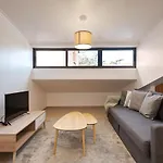 Central Gem Iv- Apartment In Trendy Neighborhood With Working Space