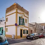 Arty Vintage Townhouse With Rooftop Shower & Sun Loungers