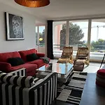 Gracious Apartment In Condo With Pool, Cascais