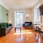 Spacious, Bright And Newly Renovated 2 Bedroom Apartment, Lisbon Historical Center, Madragoa