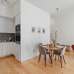 Virtudes Flat W/ Ac & Balcony By Lovelystay