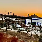 Beach & Sea Apt, Fast Wifi, Airco, Private Parking And Pool