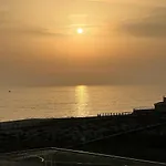 Povoa De Varzim-Sleeps4-Beachfront-Ac-Parking