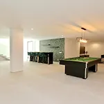 Onesixone-Cleverdetails, Luxury Villa, Sleeps 8 Adults 2 Children, Private Pool And Jacuzzi