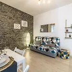 Modern Rustic Apartment In Graca By Lovelystay