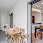 Brand New 2 Bdr Flat W/Rooftop Pool By Lovelystay