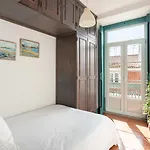 Altido Vibrant 3-Bed Apt With Balcony