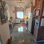 Cozy Apartment Close To Airport