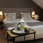 Universal Boutique Hotel