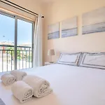 One Bed Amazing Sunset With Garage , Pool & Lift, Center Algarve