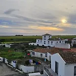 Cozy Sea View Apartment Near City & Airport