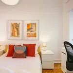 Family Tailor Made Flat In Areeiro