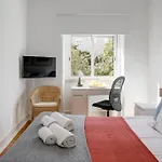 Family Tailor Made Flat In Areeiro