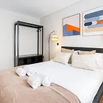 Guestready - Quental Wallpaper Near Marques Square