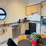 James'S Quinta Das Palmeiras, Spacious 2 Bedroom Apartment In Luxury Complex, Walking Distance To Town And Beach