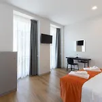 Serra Do Pilar Porto Suites