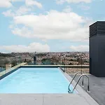 Hostwise - Modern Studio With Rooftop Pool