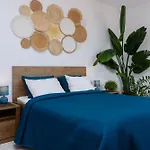 Hillside Studio With Sea View & Fibre Internet