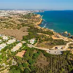 Ocean Vista Retreat With Beach & Pool Access By Drago Rentals
