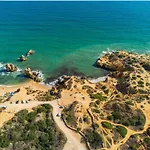 Ocean Vista Retreat With Beach & Pool Access By Drago Rentals