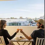 2 Minutes To Island Ferry, Pool, Private Parking